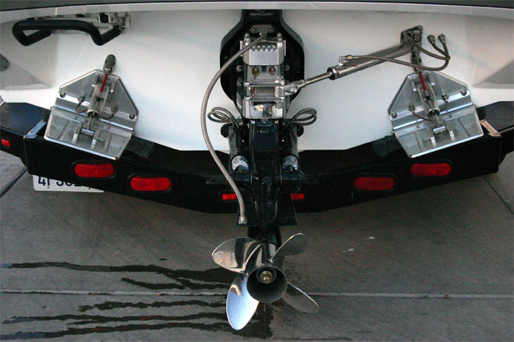 Single engine hydraulic steering